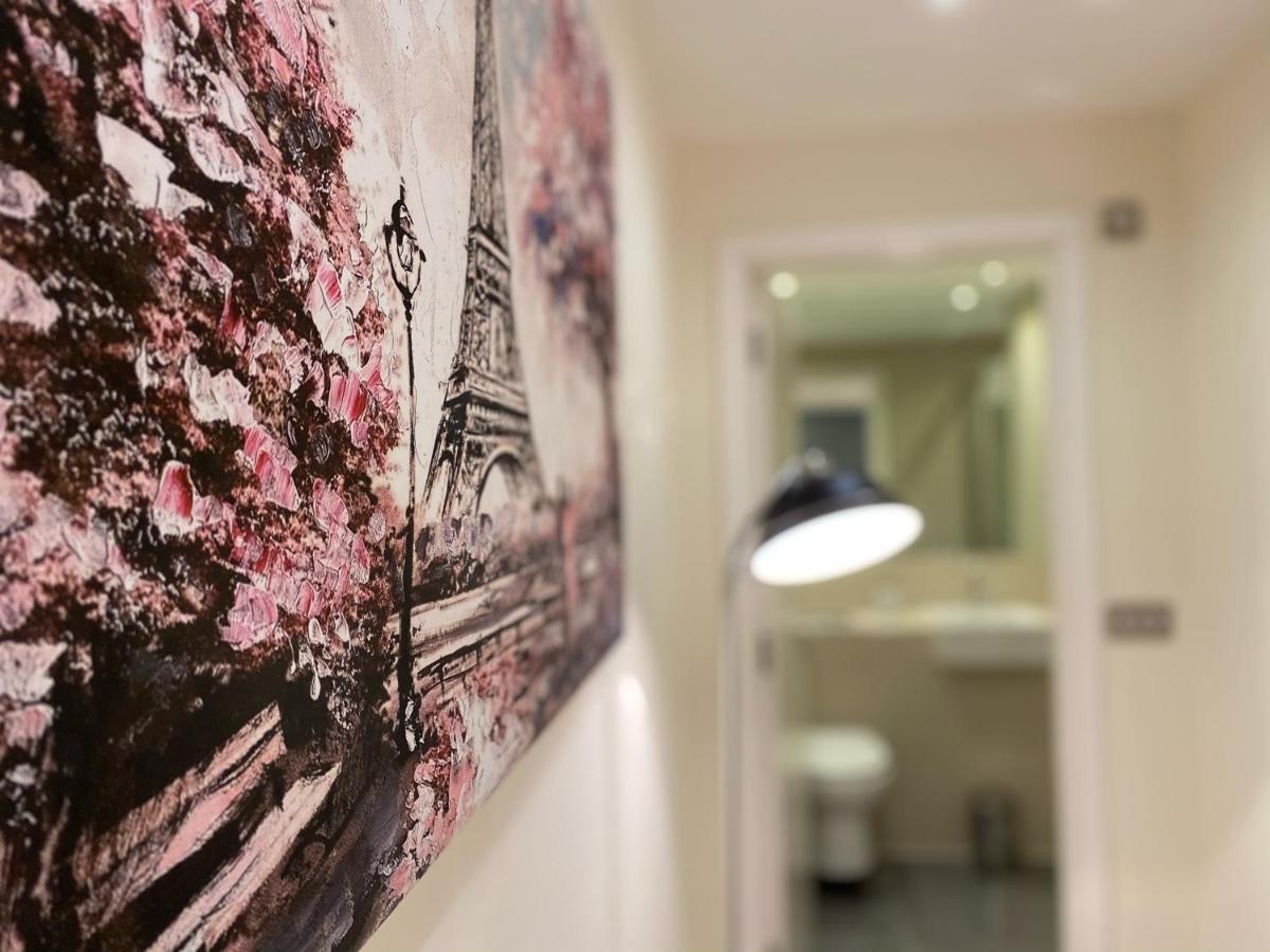 Amazing 2 Bed 2 Bath Private Apartment Watford  Buitenkant foto