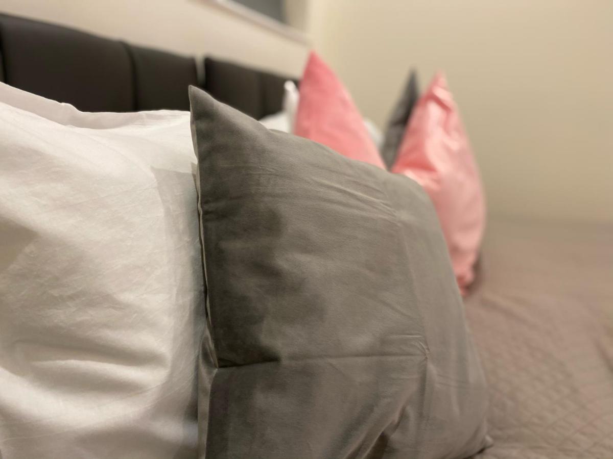 Amazing 2 Bed 2 Bath Private Apartment Watford  Buitenkant foto