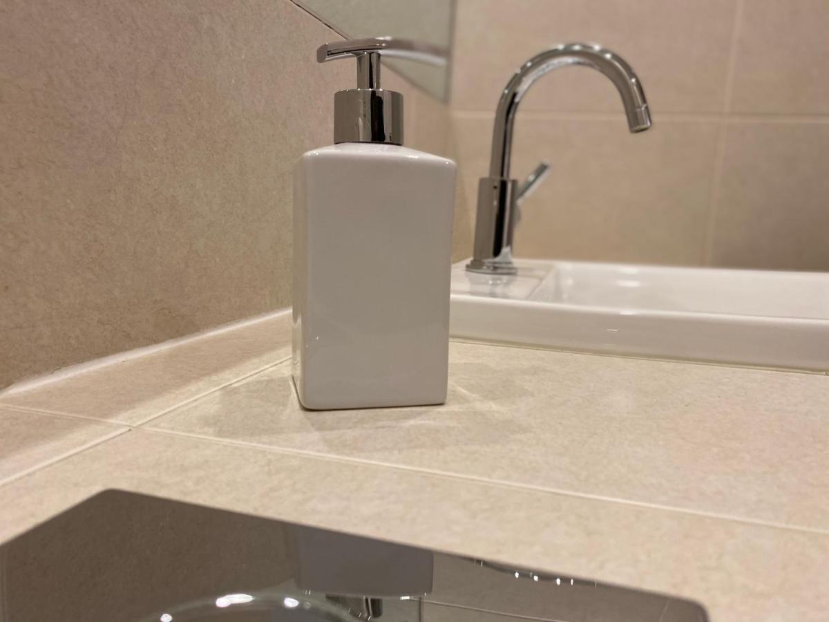 Amazing 2 Bed 2 Bath Private Apartment Watford  Buitenkant foto