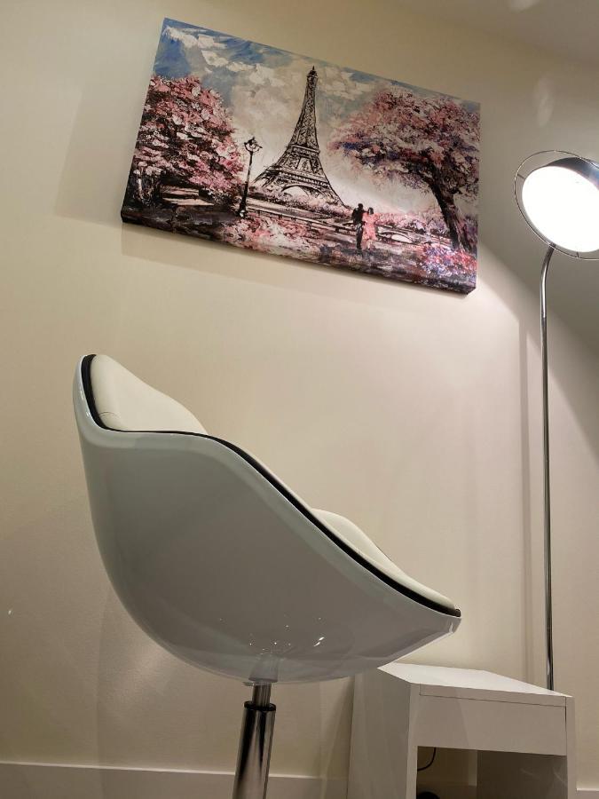Amazing 2 Bed 2 Bath Private Apartment Watford  Buitenkant foto